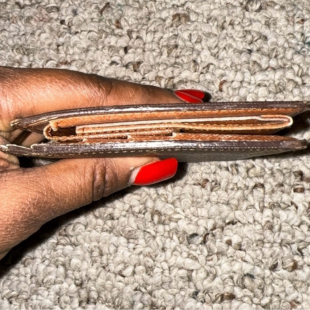 Authentic Luxury Men’s Wallet SOLD❌❌❌❌❌❌ - Picture 4 of 6